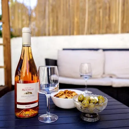 Guest house La Loubiere - *